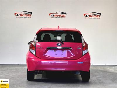 2015 Toyota Aqua - Thumbnail