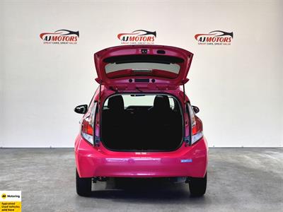 2015 Toyota Aqua - Thumbnail