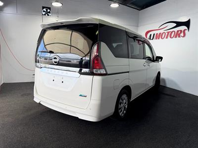 2017 Nissan Serena - Thumbnail