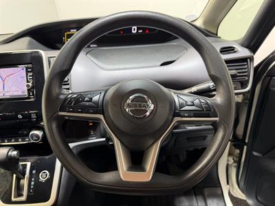 2017 Nissan Serena - Thumbnail