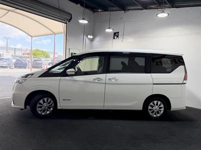 2017 Nissan Serena - Thumbnail