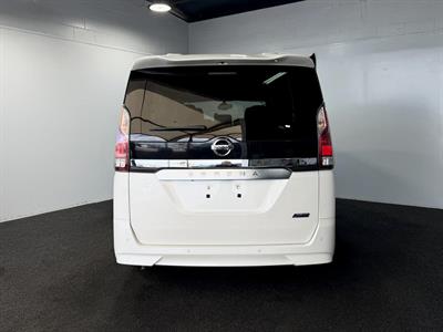 2017 Nissan Serena - Thumbnail