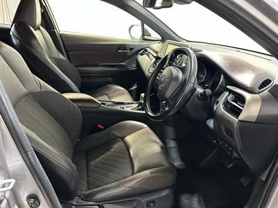 2017 Toyota C-HR - Thumbnail