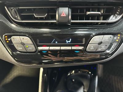 2017 Toyota C-HR - Thumbnail