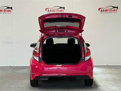 2015 Toyota Aqua - Thumbnail