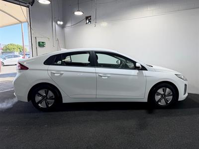 2022 Hyundai IONIQ - Thumbnail