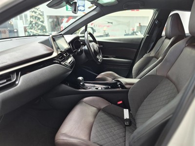 2017 Toyota C-HR - Thumbnail