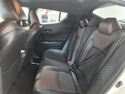 2017 Toyota C-HR - Thumbnail