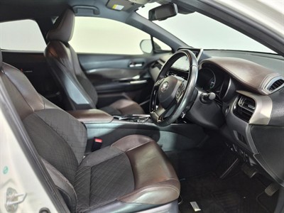 2017 Toyota C-HR - Thumbnail