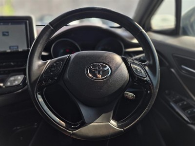 2017 Toyota C-HR - Thumbnail