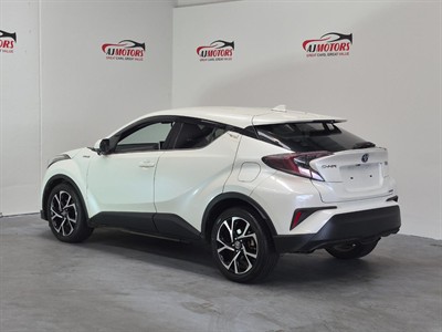 2017 Toyota C-HR - Thumbnail