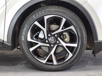 2017 Toyota C-HR - Thumbnail