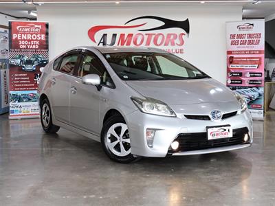 2014 Toyota Prius - Thumbnail