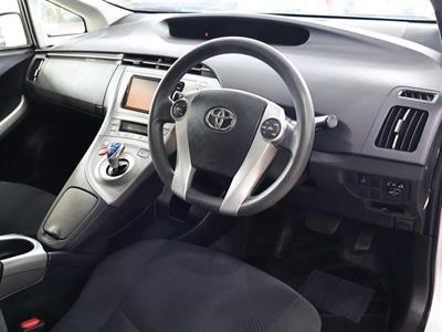 2014 Toyota Prius - Thumbnail