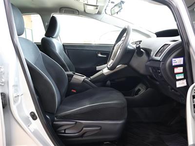 2014 Toyota Prius - Thumbnail