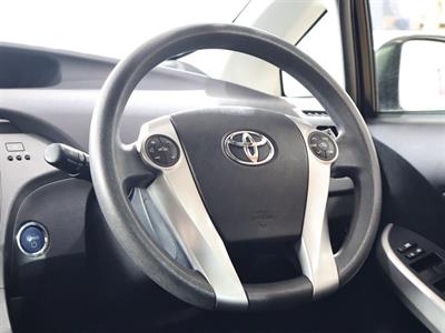 2014 Toyota Prius - Thumbnail