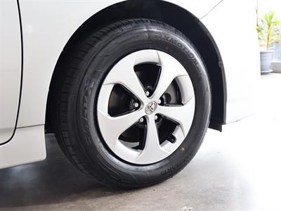 2014 Toyota Prius - Thumbnail