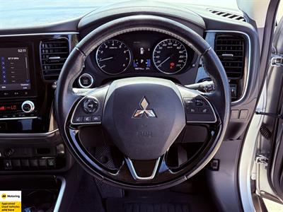 2021 Mitsubishi Outlander - Thumbnail