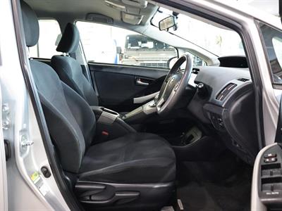2015 Toyota Prius - Thumbnail