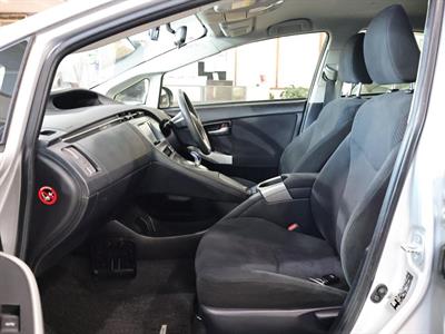 2015 Toyota Prius - Thumbnail