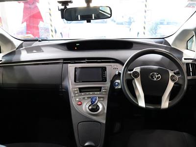 2015 Toyota Prius - Thumbnail