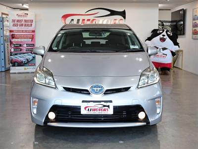2015 Toyota Prius - Thumbnail