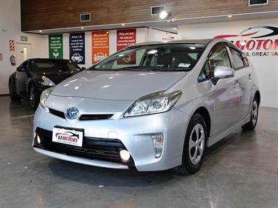 2015 Toyota Prius - Thumbnail