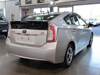 2015 Toyota Prius - Thumbnail