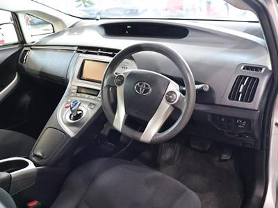 2015 Toyota Prius - Thumbnail