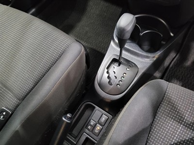 2017 Toyota Vitz - Thumbnail