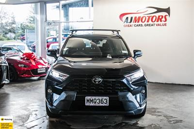 2019 Toyota RAV4 - Thumbnail