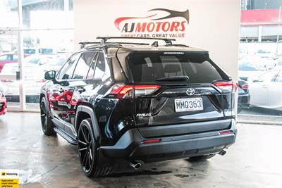 2019 Toyota RAV4 - Thumbnail