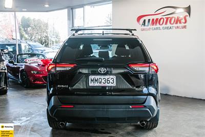 2019 Toyota RAV4 - Thumbnail