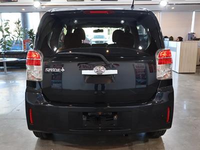 2015 Toyota Spade - Thumbnail