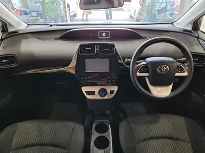 2018 Toyota Prius - Thumbnail
