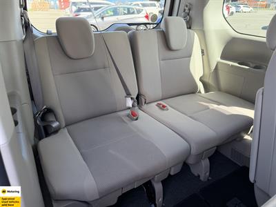 2019 Nissan Serena - Thumbnail