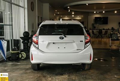 2018 Toyota Aqua - Thumbnail