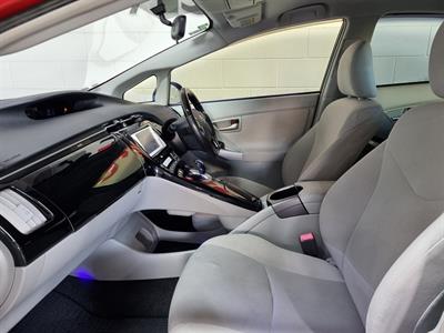 2013 Toyota Prius - Thumbnail