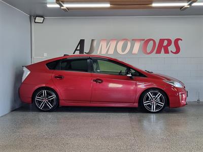 2013 Toyota Prius - Thumbnail