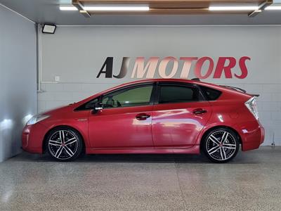 2013 Toyota Prius - Thumbnail