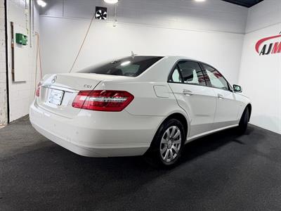 2009 Mercedes-Benz E 250 - Thumbnail