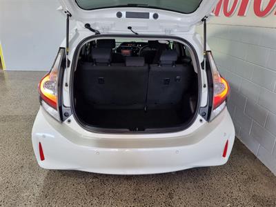 2019 Toyota Aqua - Thumbnail