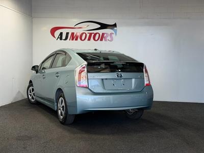 2015 Toyota Prius - Thumbnail
