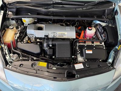 2015 Toyota Prius - Thumbnail