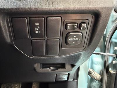 2015 Toyota Prius - Thumbnail