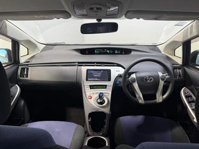 2015 Toyota Prius - Thumbnail