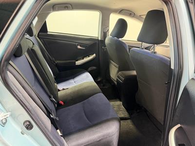 2015 Toyota Prius - Thumbnail