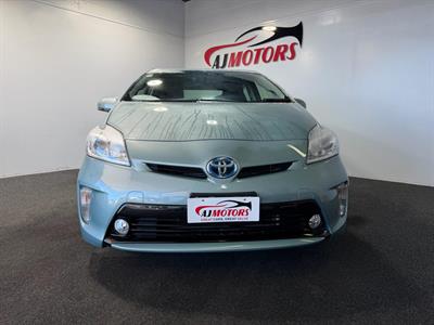 2015 Toyota Prius - Thumbnail