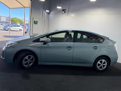 2015 Toyota Prius - Thumbnail