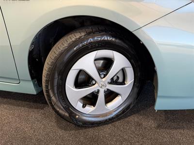 2015 Toyota Prius - Thumbnail